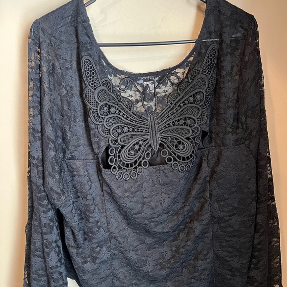 Top with flare sleeves - Picture 2 of 2